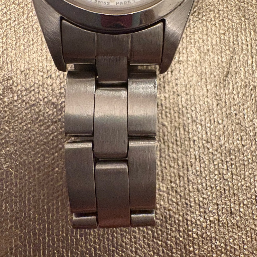 Rolex Silver Timepiece with White Face Ladies Rolex 24mm date just - Picture 4 of 6